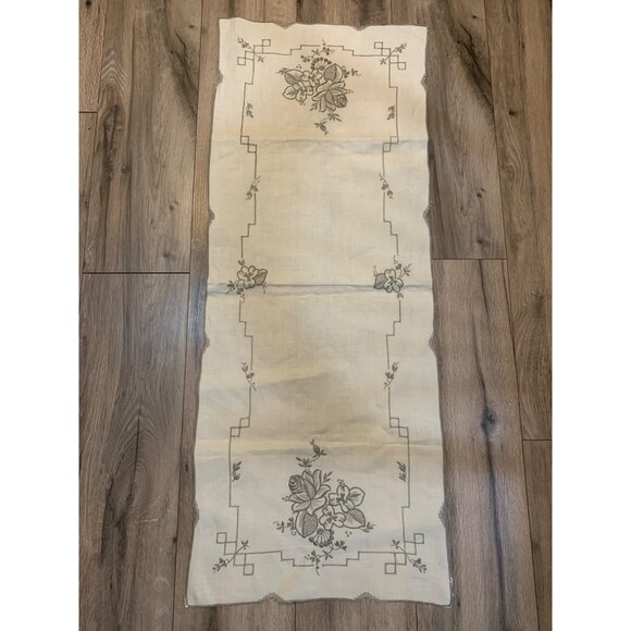 Vintage White Linen Table Runner With Gray Rose Floral Embroidery Cutout 17x 38" - Picture 1 of 7